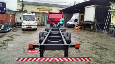 Alongamento de chassis de caminhão
